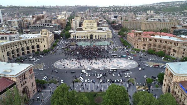 Ermenistan’da protestoculara gözaltı
