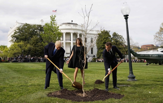 Trump, Macron’u üst düzeyde ağırlıyor