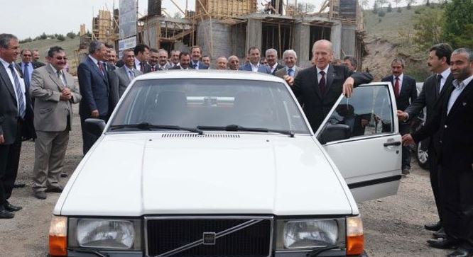 Devlet Bahçeli otomobil koleksiyonunu genişletti