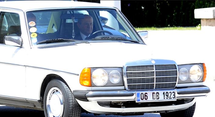 Devlet Bahçeli otomobil koleksiyonunu genişletti