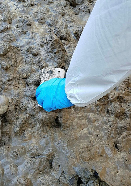 FETÖ’cünün çukura attığı telefon tonlarca su tahliye edilerek bulundu