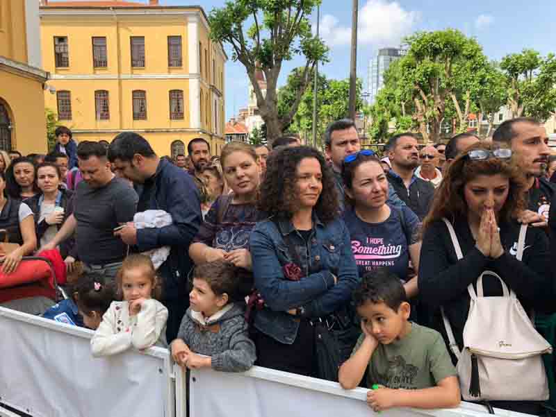 Son Dakika: Galatasaray Lisesi’nin bahçesinde gerçekleştirilen kurada adım atacak yer kalmadı