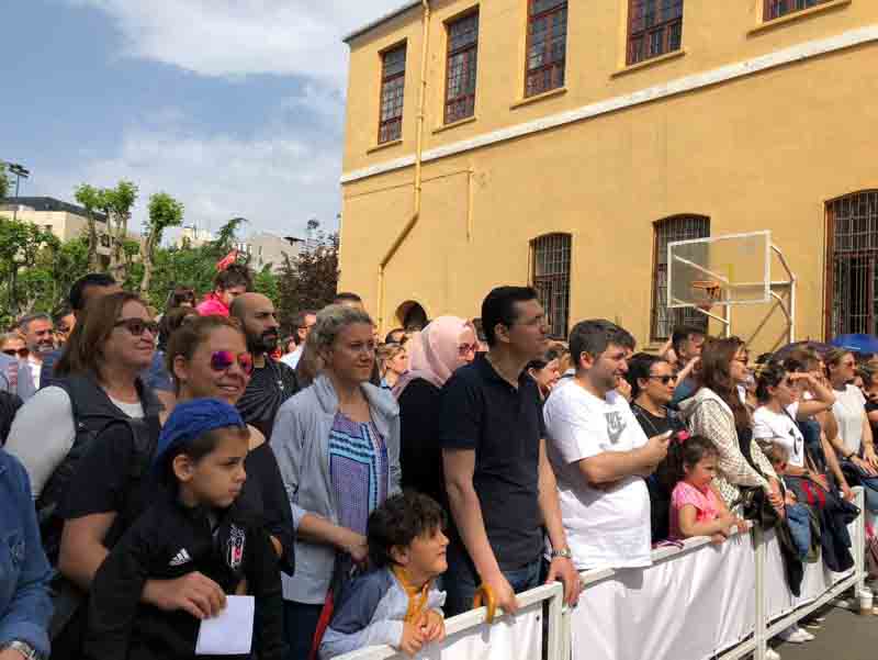 Son Dakika: Galatasaray Lisesi’nin bahçesinde gerçekleştirilen kurada adım atacak yer kalmadı