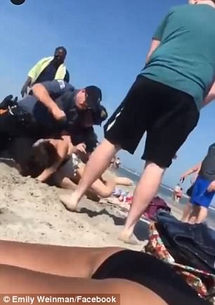 Polis genç kızı defalarca yumrukladı!