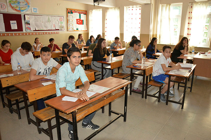 LGS soruları ve cevap anahtarı 2018 tamamı! MEB Liseye Geçiş Sınavı LGS Türkçe Matematik soru ve cevapları