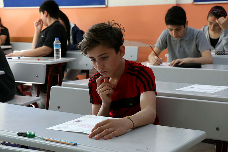 LGS soruları ve cevap anahtarı 2018 tamamı! MEB Liseye Geçiş Sınavı LGS Türkçe Matematik soru ve cevapları