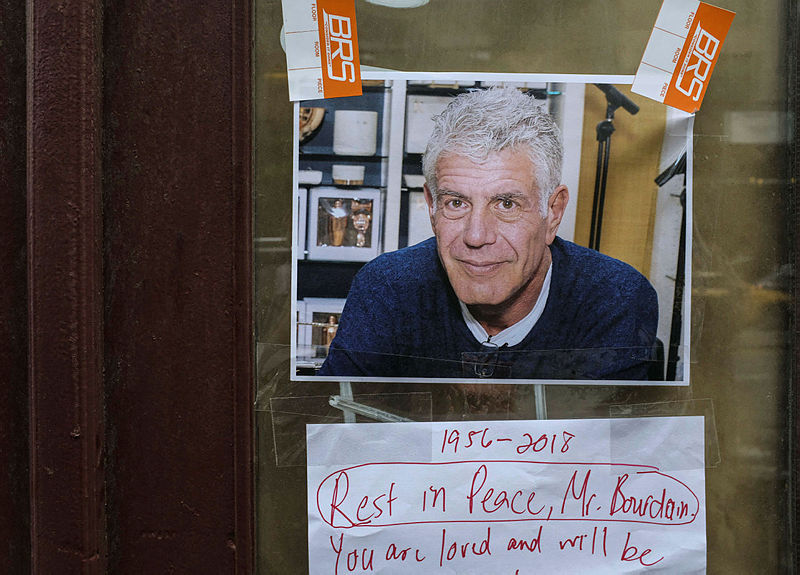 Ünlü sunucu ve şef Bourdain’in ölümünde flaş gelişme!