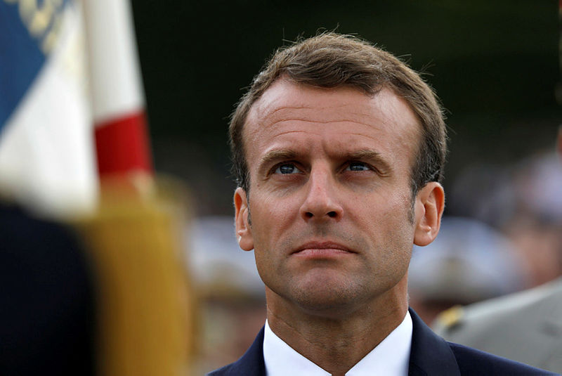 Macron:  Bana Efendim diyeceksin, anladın mı?