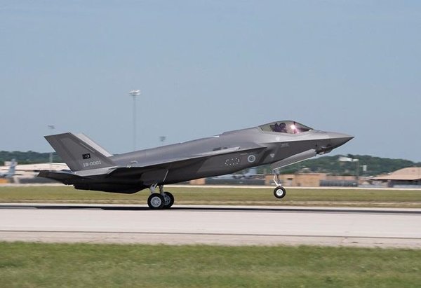 Türk F-35’lerinin ilk uçuşu görüntülendi!