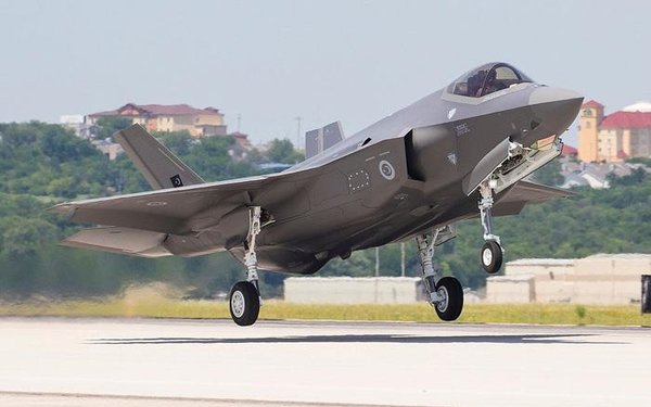 Türk F-35’lerinin ilk uçuşu görüntülendi!
