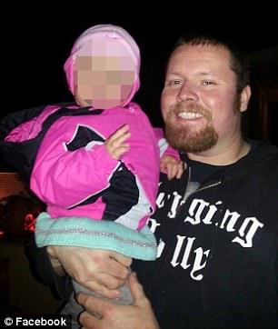 ’Vaftiz edeceğim’ diyerek karısını ve çocuğunu boğmaya çalıştı