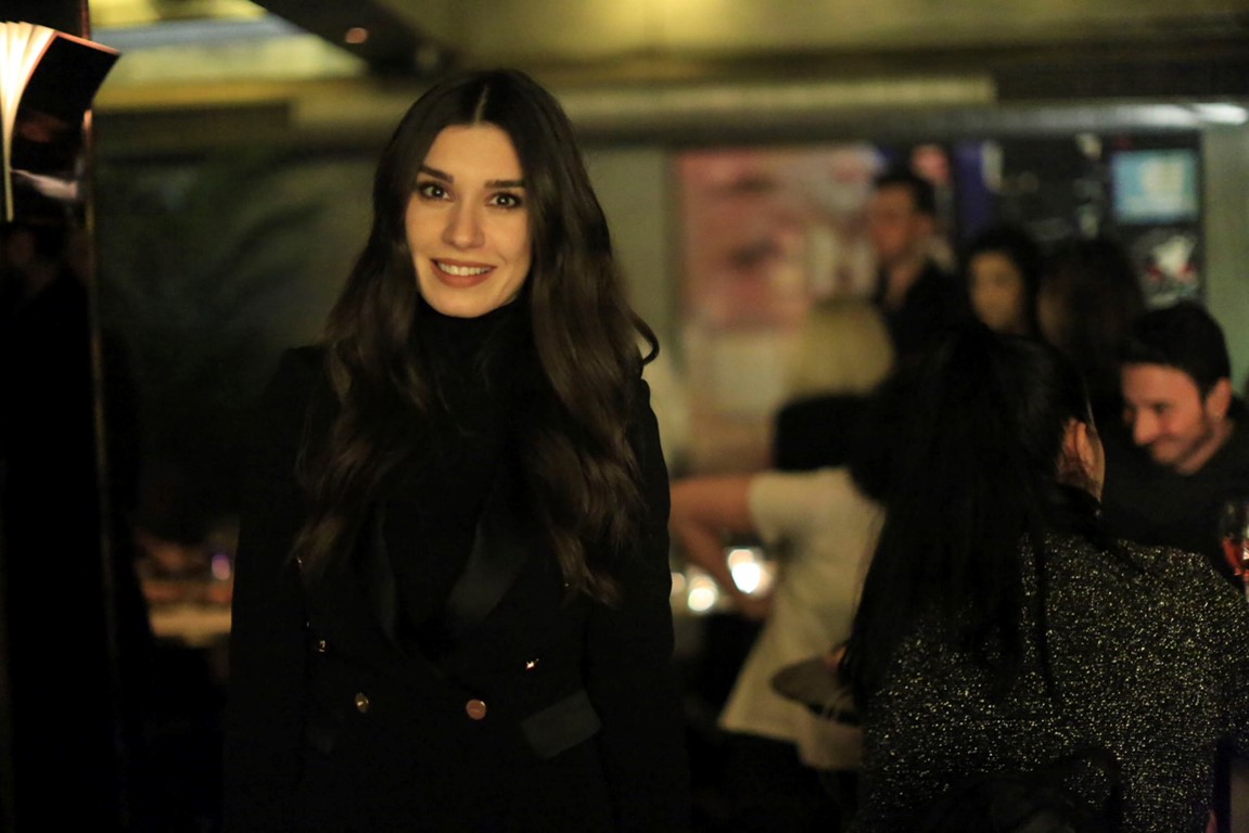 Burcu Kıratlı yüzü gibi gönlünün de güzelliğini kanıtladı! Sayfa 4