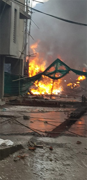 Son dakika: Hindistan’da uçak düştü