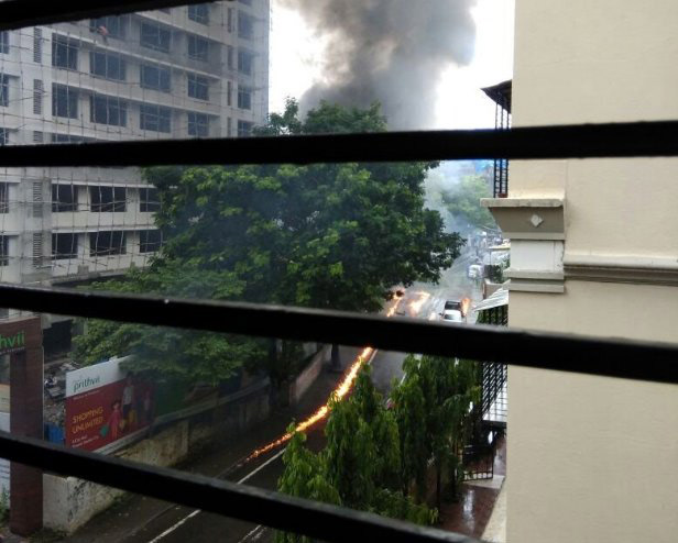 Son dakika: Hindistan’da uçak düştü