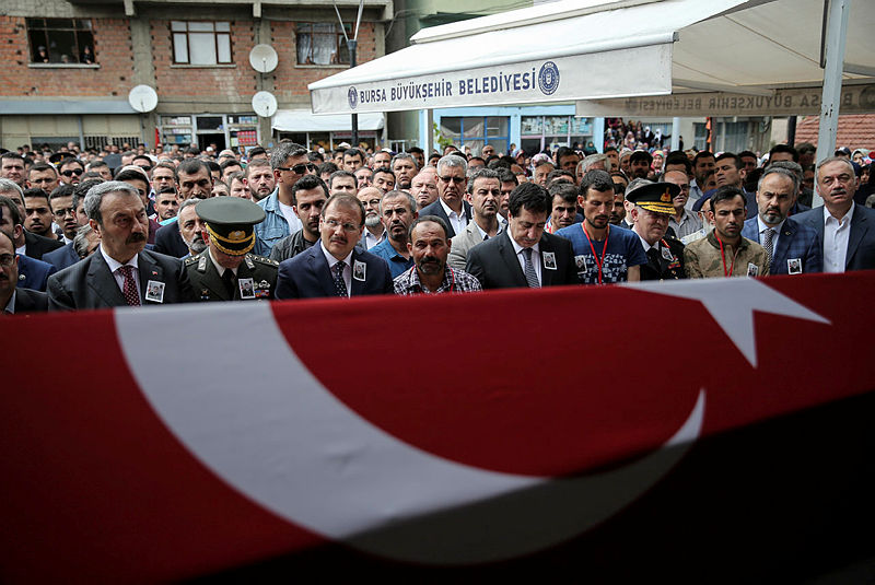 Son Dakika: Şehit yakınları CHP’nin gönderdiği çelenge bile tahammül edemedi