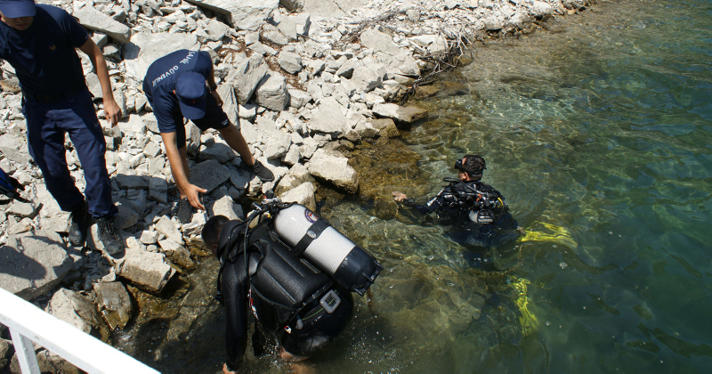 Baraj gölünde kaybolan tur rehberini özel ekip arıyor