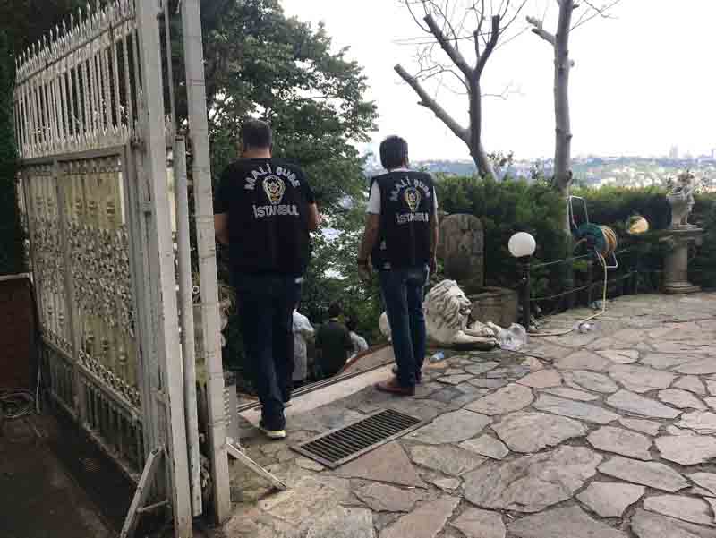 Son dakika haberi: Adnan Oktar’ın evinden çıkan silahlar emniyete getirildi!