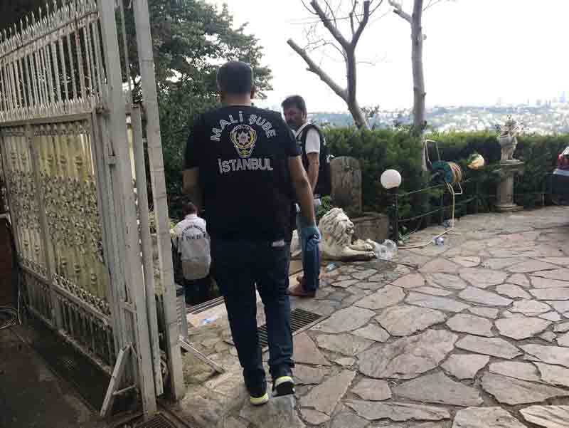 Son dakika haberi: Adnan Oktar’ın evinden çıkan silahlar emniyete getirildi!