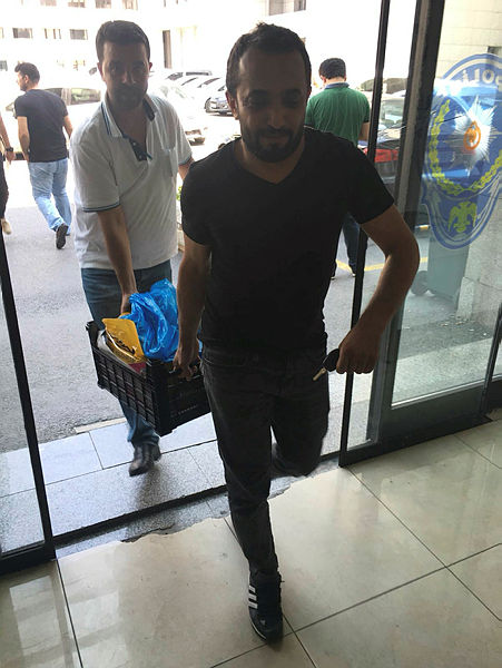 Son dakika haberi: Adnan Oktar’ın evinden çıkan silahlar emniyete getirildi!