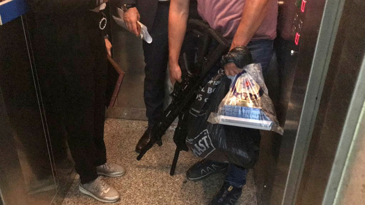 Son dakika haberi: Adnan Oktar’ın evinden çıkan silahlar emniyete getirildi!