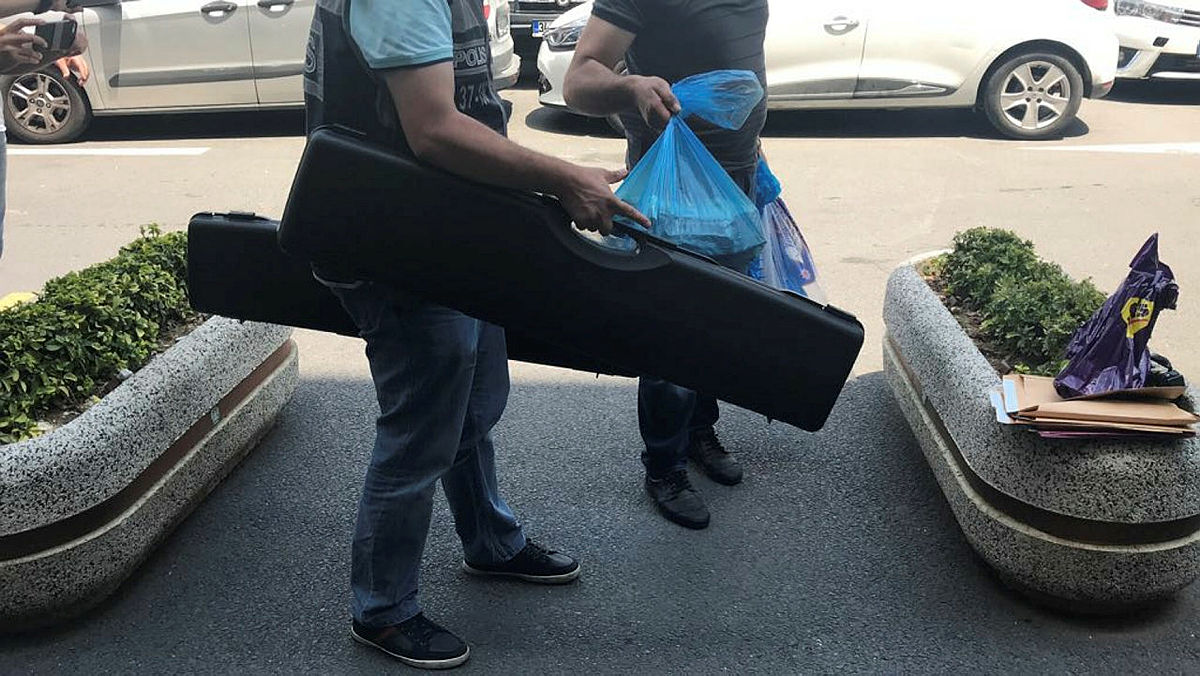 Son dakika haberi: Adnan Oktar’ın evinden çıkan silahlar emniyete getirildi!