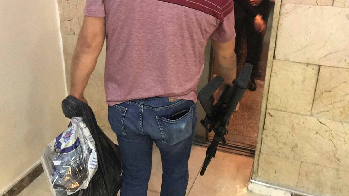 Son dakika haberi: Adnan Oktar’ın evinden çıkan silahlar emniyete getirildi!