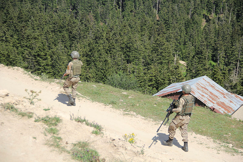 Süper Kobraları duyan PKK’lılar telsiz ile yalvardı: Bizi biran evvel çıkartın
