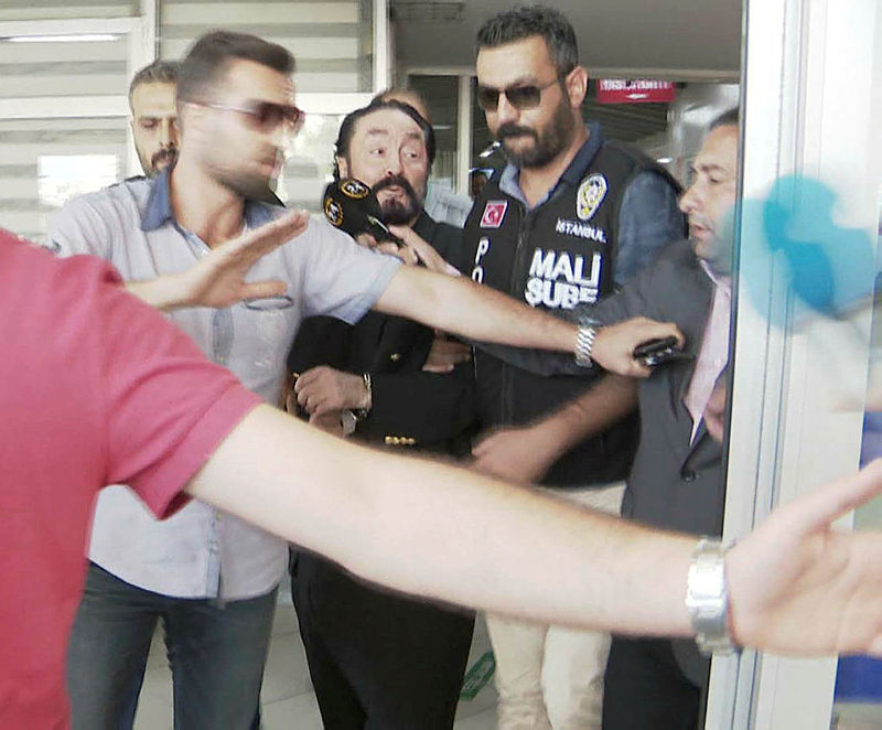 Adnan Oktar grubundan ayrılan Oktar Babuna’nın yeğeni yaşadıklarını anlattı