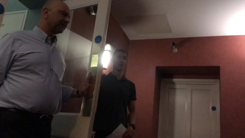 FETÖ firarisi Akın İpek İngiltere’de görüntülendi