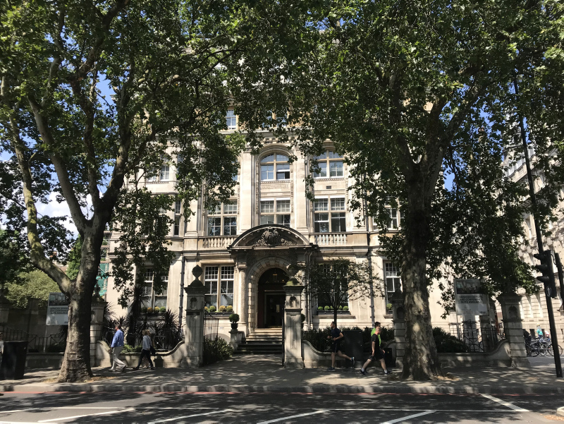 FETÖ firarisi Akın İpek İngiltere’de görüntülendi