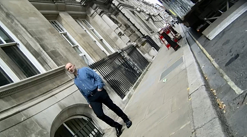 FETÖ firarisi Akın İpek İngiltere’de görüntülendi