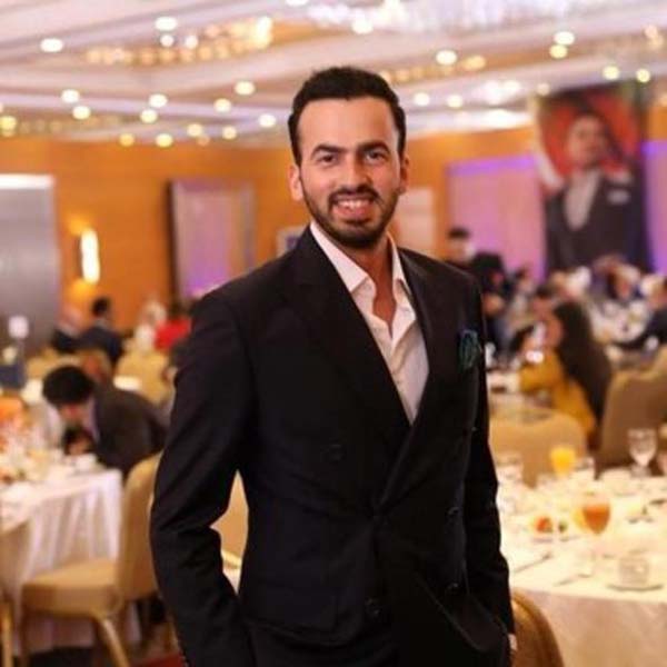 Adnan Oktar’ın kaçan müritleri! Polis her yerde onları arıyor!