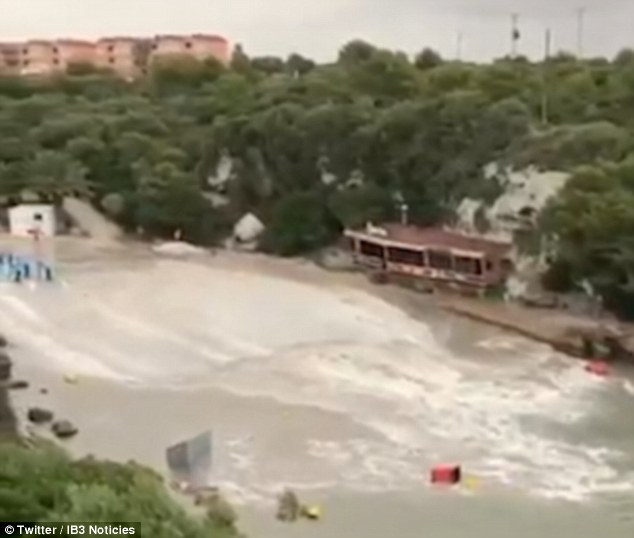 Tatil cennetinde tsunami şoku!