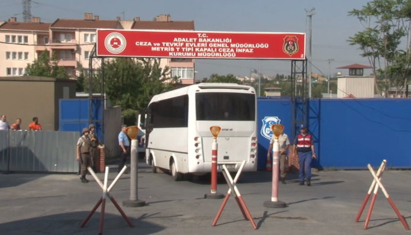 Adnan Oktar soruşturması: Tutuklanan kadınlar Bakırköy Cezaevi’ne getirildi