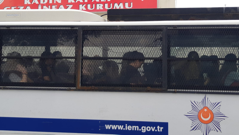 Adnan Oktar soruşturması: Tutuklanan kadınlar Bakırköy Cezaevi’ne getirildi