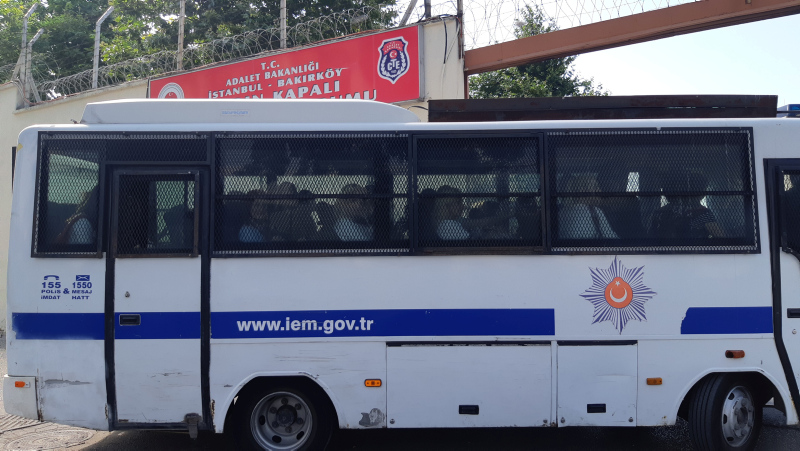 Adnan Oktar soruşturması: Tutuklanan kadınlar Bakırköy Cezaevi’ne getirildi