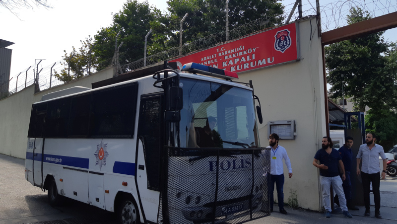 Adnan Oktar soruşturması: Tutuklanan kadınlar Bakırköy Cezaevi’ne getirildi