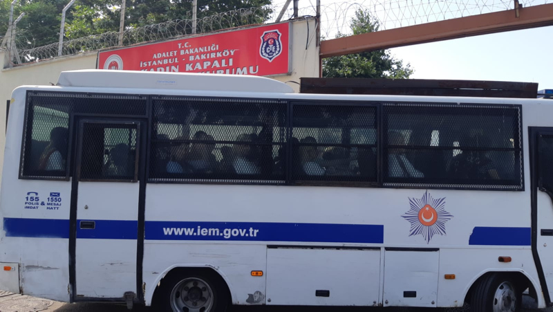 Adnan Oktar soruşturması: Tutuklanan kadınlar Bakırköy Cezaevi’ne getirildi