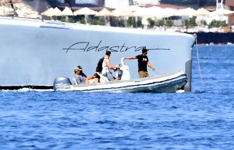 Uzay mekiği görünümündeki 15 milyonluk yat Bodrum’a demirledi