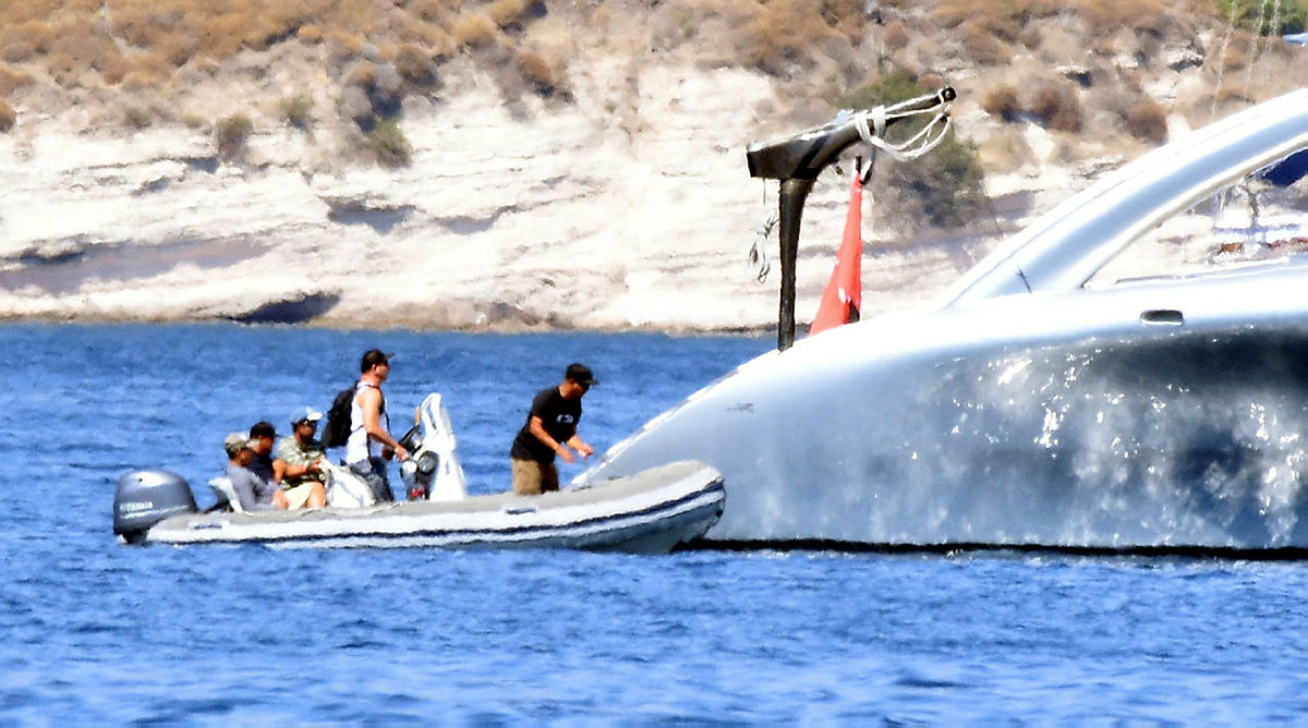 Uzay mekiği görünümündeki 15 milyonluk yat Bodrum’a demirledi