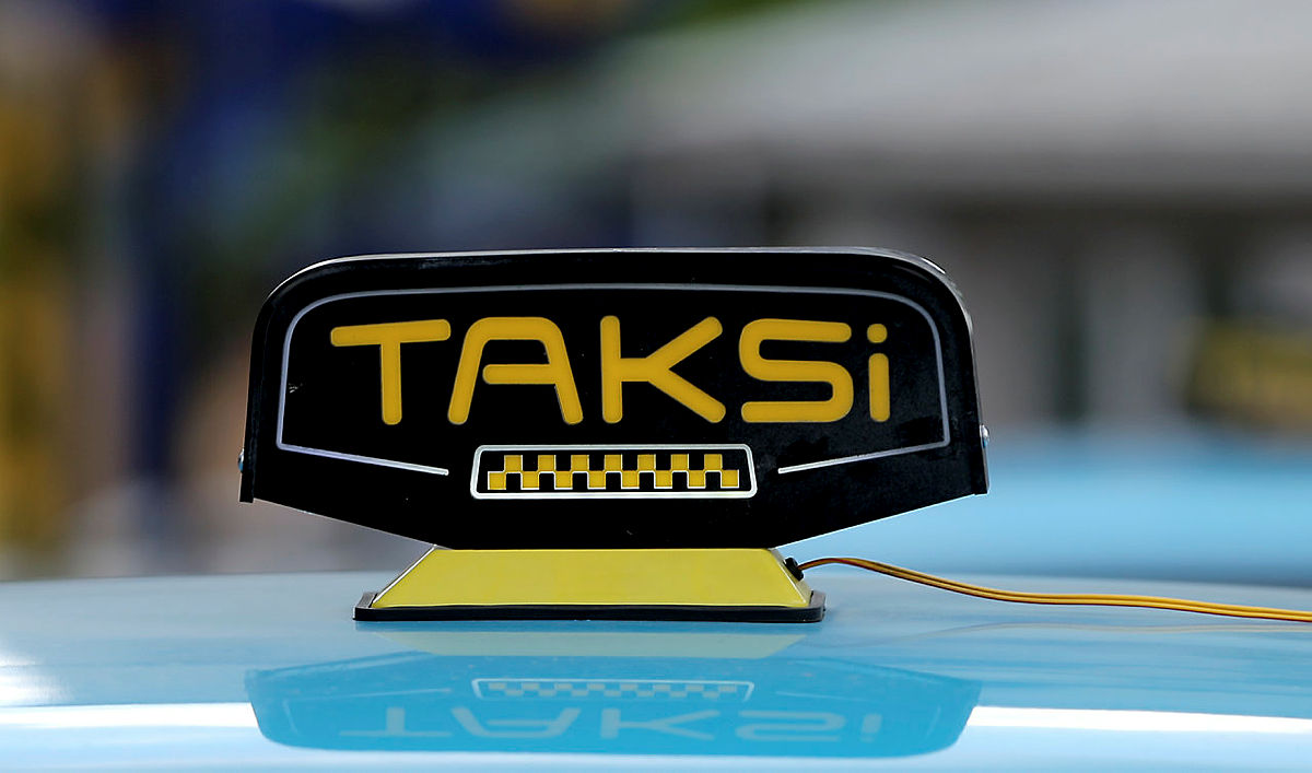 Havalimanı yolcuları renkli taksileri sevdi