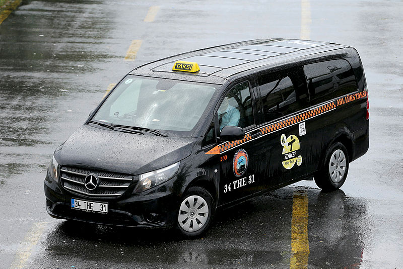 Havalimanı yolcuları renkli taksileri sevdi