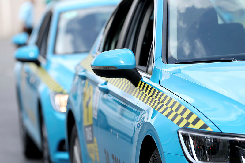 Havalimanı yolcuları renkli taksileri sevdi