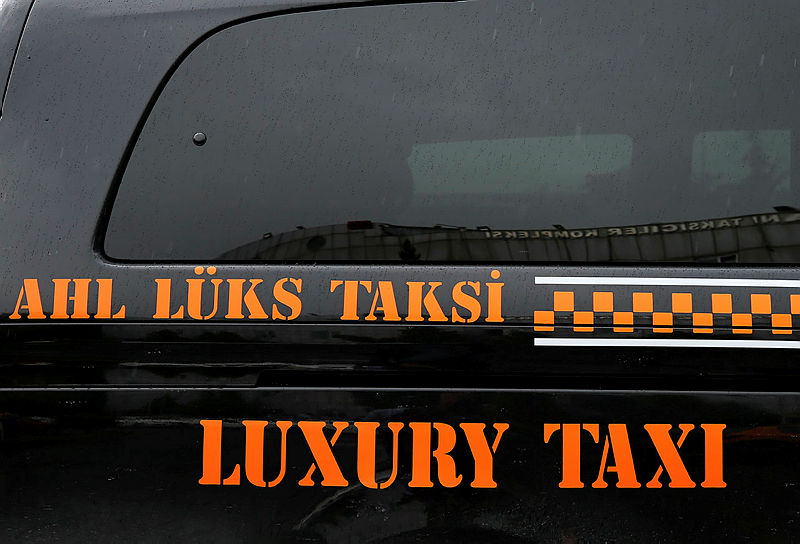 Havalimanı yolcuları renkli taksileri sevdi