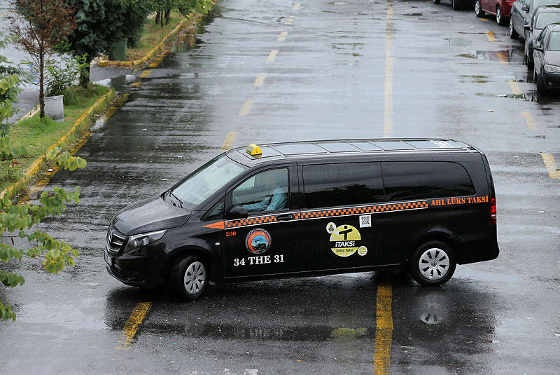 Havalimanı yolcuları renkli taksileri sevdi