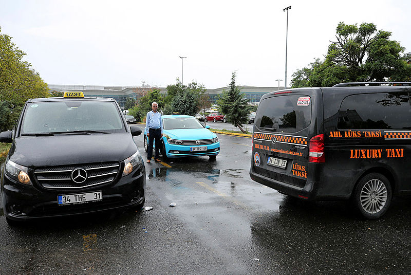 Havalimanı yolcuları renkli taksileri sevdi