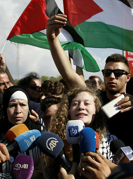 Filistinli Cesur kız Ahed Tamimi 7 ay sonra serbest