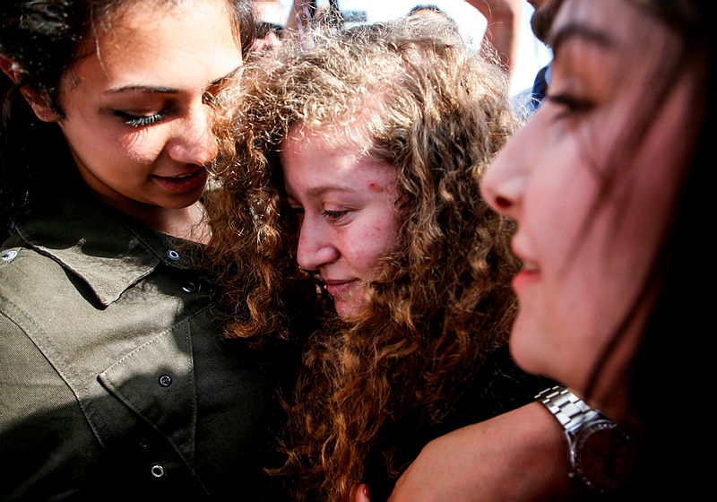 Filistinli Cesur kız Ahed Tamimi 7 ay sonra serbest