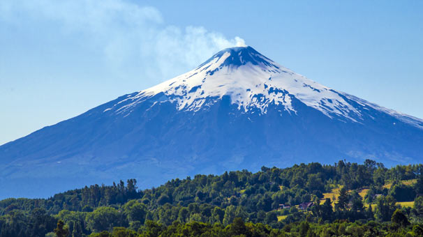 Endonezya’da Anak Krakatau Yanardağı faaliyete geçti