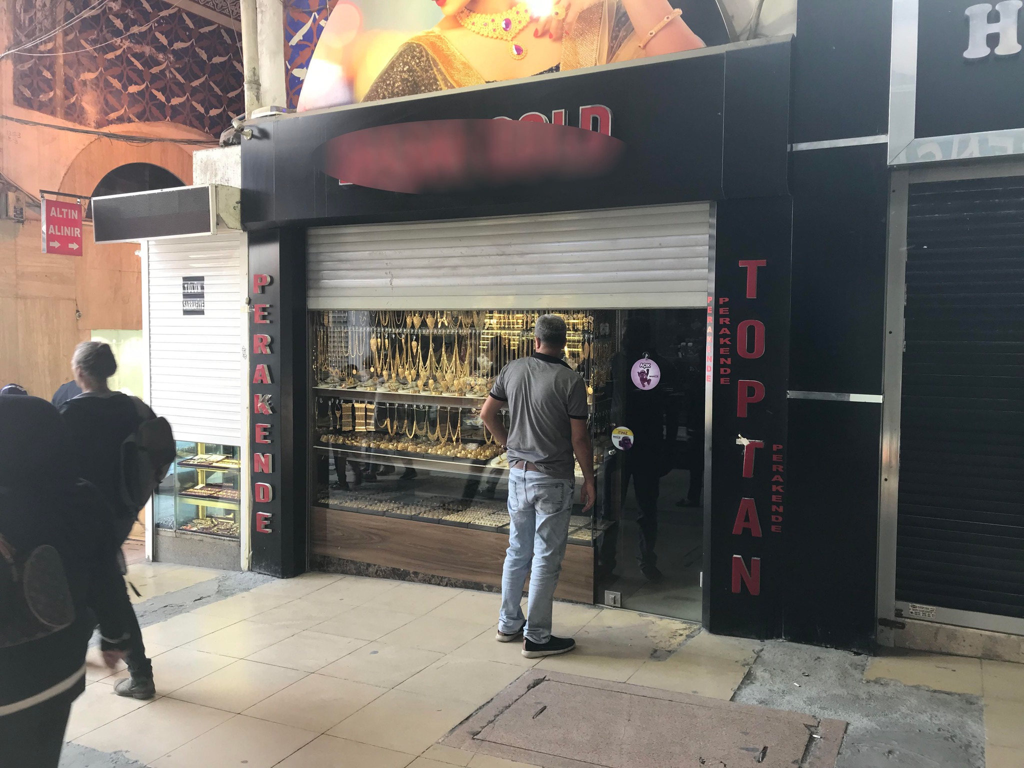 Esnaf bekledi Gürsel Tekin gelmedi